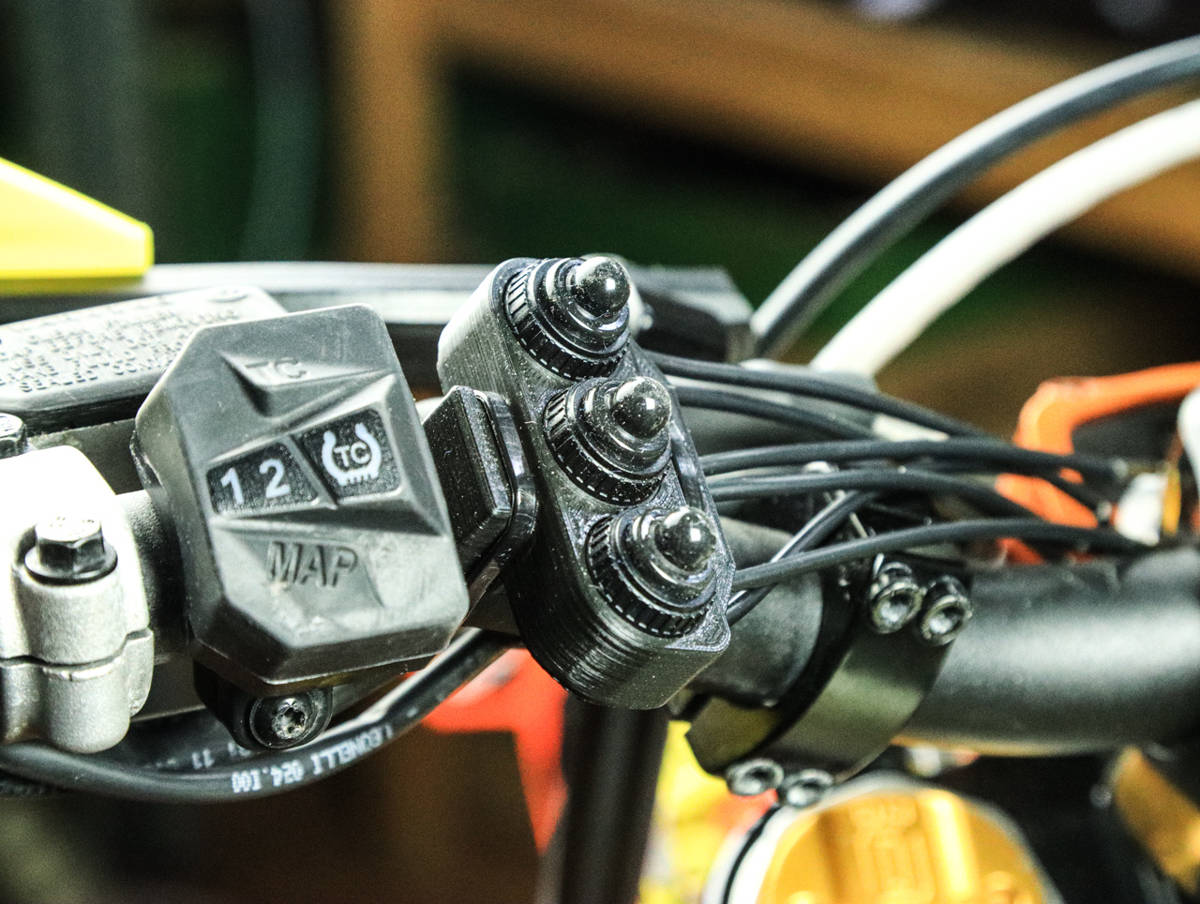 Triple mounting ONOFF switches to the handlebars